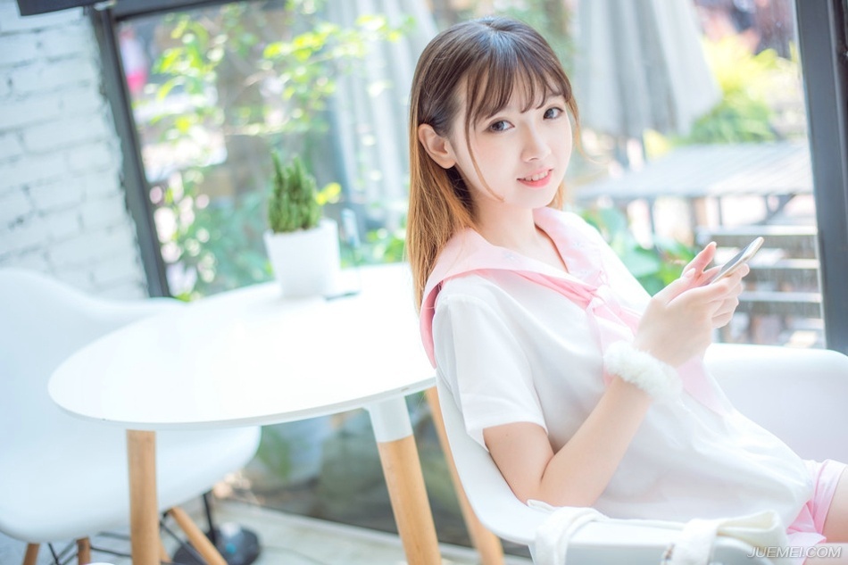 我以前可笨了，遇到女生都会脸红的，不过见到你之后，我竟然去学了满满的情话套路。